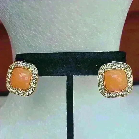 VINTAGE salmon stones with gold tone rehnistones stud  earrings - Picture 9 of 17